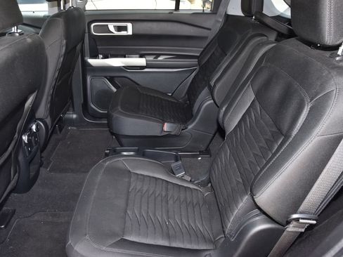 Used 2021 Ford Explorer XLT RWD image 11