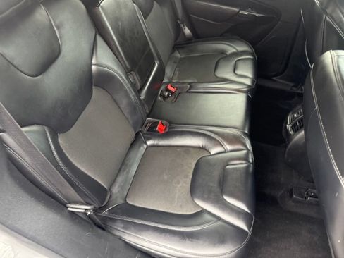Used 2021 Jeep Cherokee Latitude Plus AWD/4WD image 43