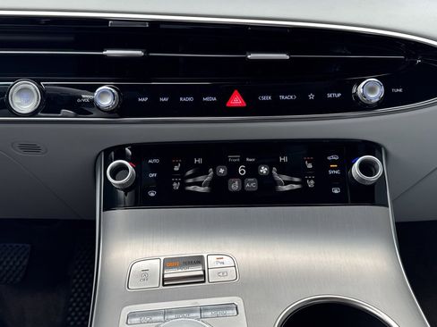 New 2026 Genesis GV70 2.5T Advanced image 9