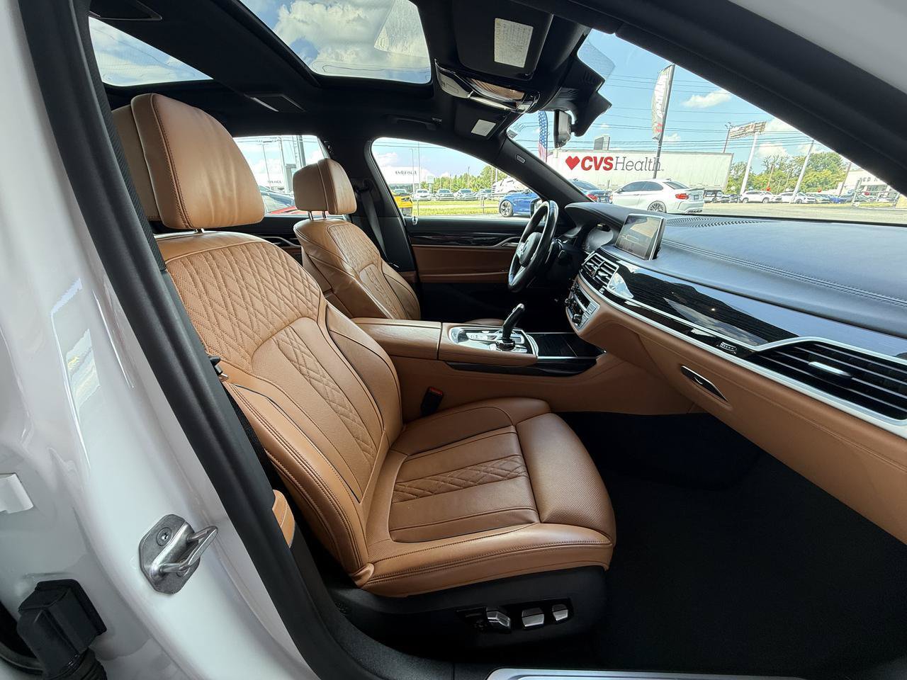 Used 2022 BMW 750i xDrive w/ Executive Package AWD/4WD image 32