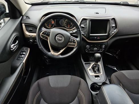 Used 2017 Jeep Cherokee Latitude w/ Safety/Convenience Group image 9