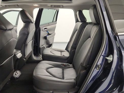 Used 2021 Toyota Highlander Limited image 34