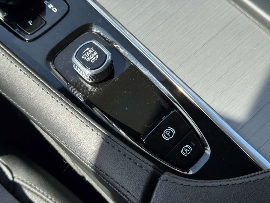 Certified 2025 Volvo XC90 B5 Core AWD/4WD image 29