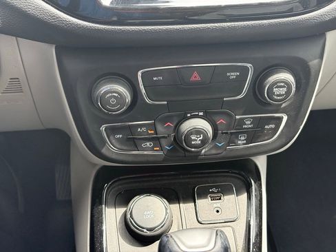Used 2019 Jeep Compass Limited AWD/4WD image 11