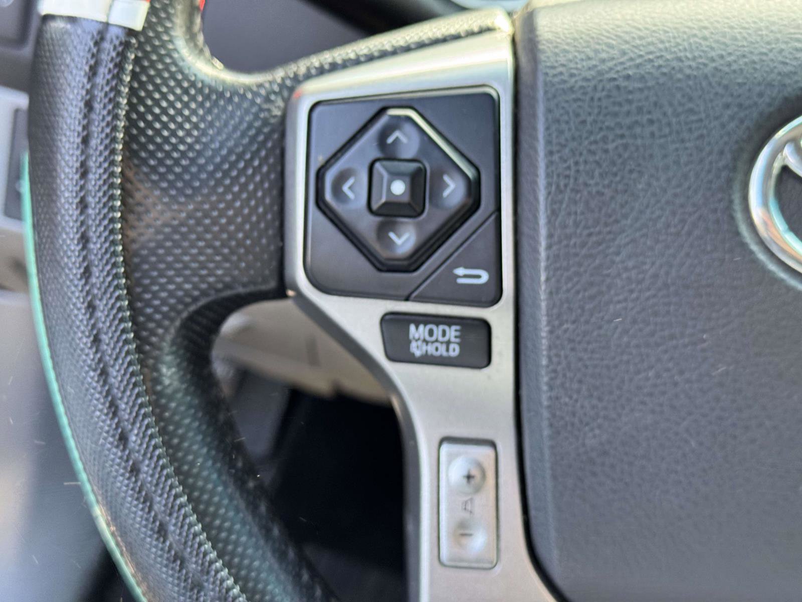 Used 2015 Toyota Tacoma 4x4 Double Cab w/ TRD Off-Road Package image 18
