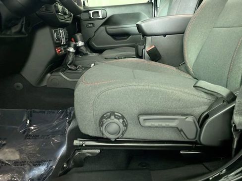 Used 2025 Jeep Gladiator Rubicon w/ Convenience Group image 20