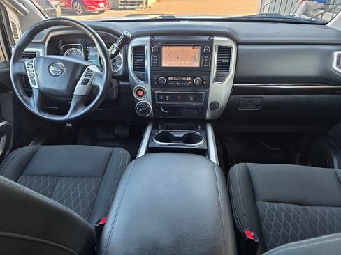 Used 2019 Nissan Titan SV w/ SV Convenience Package image 8