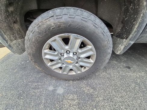 Used 2024 Chevrolet Silverado 3500 High Country w/ High Country Premium Package image 9