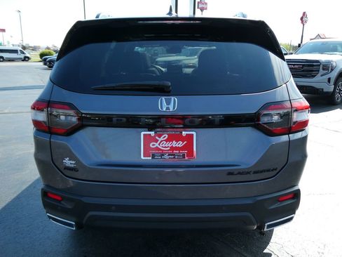 Used 2025 Honda Pilot Black Edition image 6