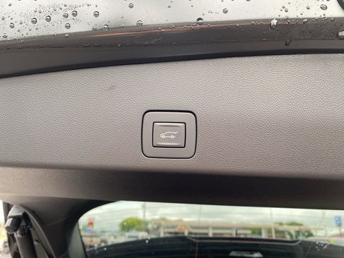 Used 2024 Buick Encore GX Avenir w/ Avenir Technology Package image 7