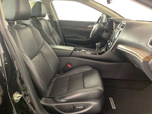 Used 2017 Nissan Maxima Platinum image 40