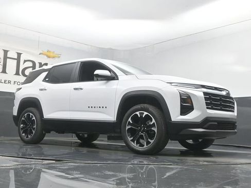 New 2026 Chevrolet Equinox LT w/ Convenience Package II image 2