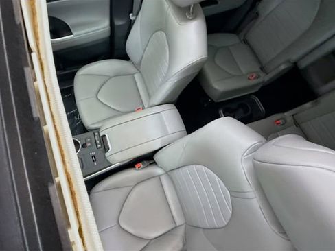 Used 2022 Toyota Highlander XLE image 22