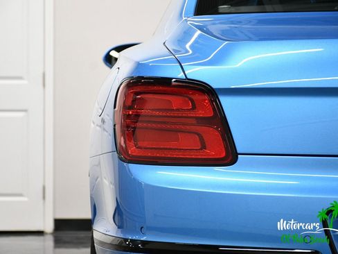 Used 2025 Bentley Flying Spur Plug-In Hybrid image 9