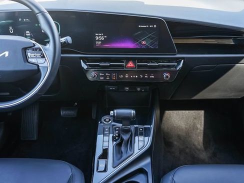 Certified 2025 Kia Niro EX FWD image 15