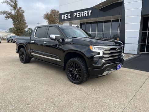 Used 2023 Chevrolet Silverado 1500 High Country w/ High Country Premium Package image 2