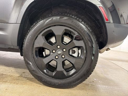 Used 2025 Land Rover Defender 110 S image 30