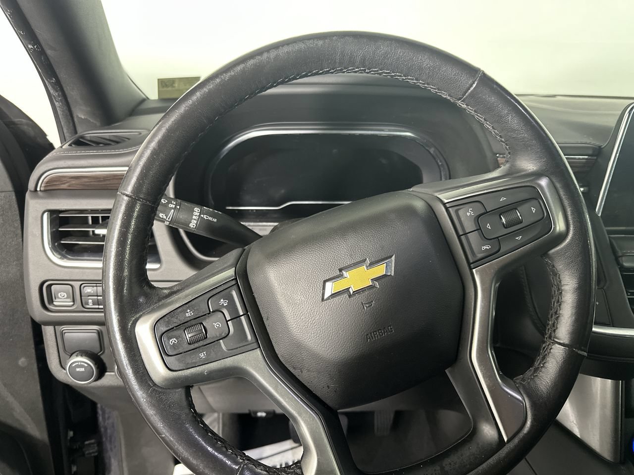 Used 2022 Chevrolet Tahoe LT w/ Luxury Package RWD image 5