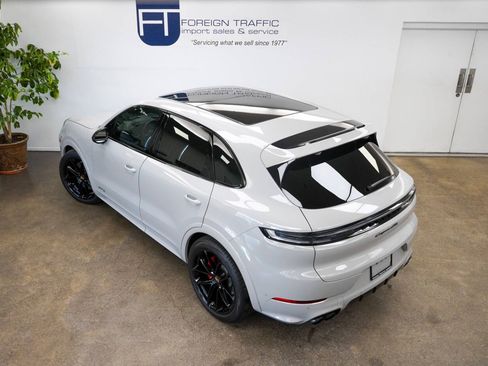 Used 2025 Porsche Cayenne GTS AWD/4WD image 22