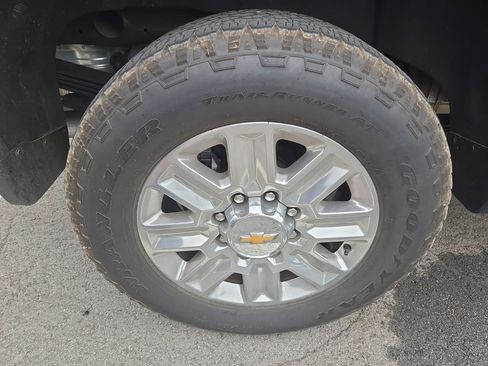 Used 2025 Chevrolet Silverado 2500 High Country image 5