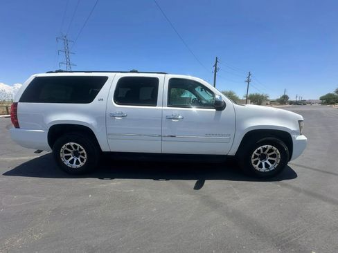 Used 2012 Chevrolet Suburban LTZ RWD image 4