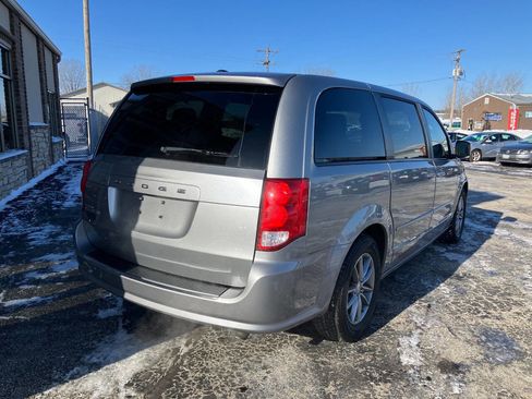 Used 2016 Dodge Grand Caravan SE image 3
