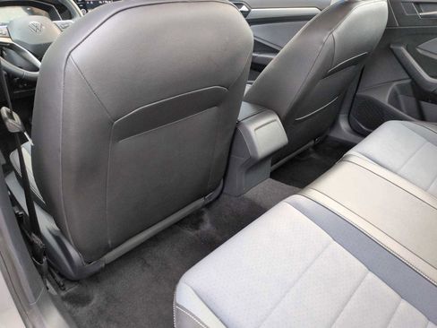 Used 2025 Volkswagen Jetta SE FWD image 32