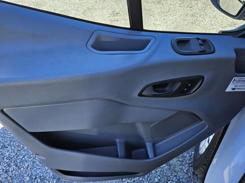 Used 2017 Ford Transit 350 XL image 10