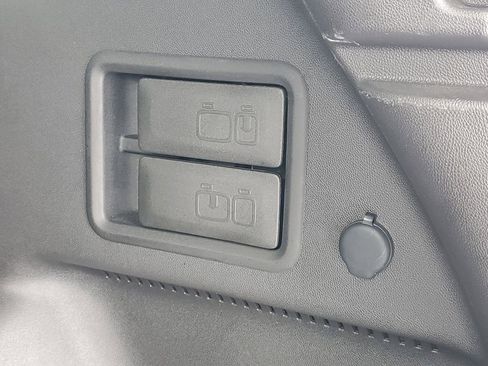 Used 2023 GMC Terrain SLE w/ Driver Convenience Package image 8