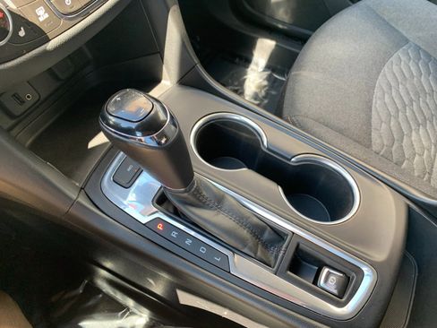 Used 2018 Chevrolet Equinox LT image 17