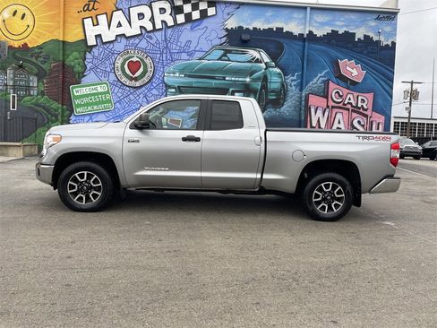 Used 2016 Toyota Tundra SR5 image 2
