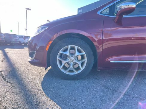Used 2020 Chrysler Pacifica Limited image 10