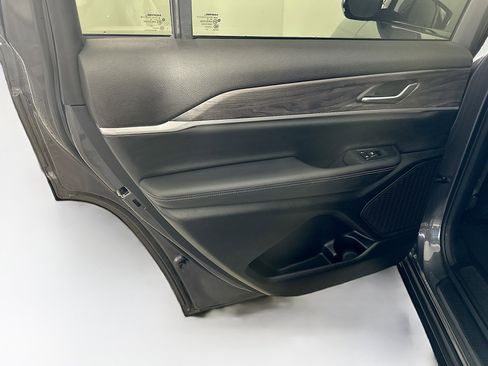 Used 2023 Jeep Grand Cherokee L Limited image 27