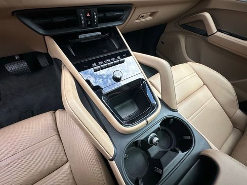 Certified 2025 Porsche Cayenne E-Hybrid AWD/4WD image 28