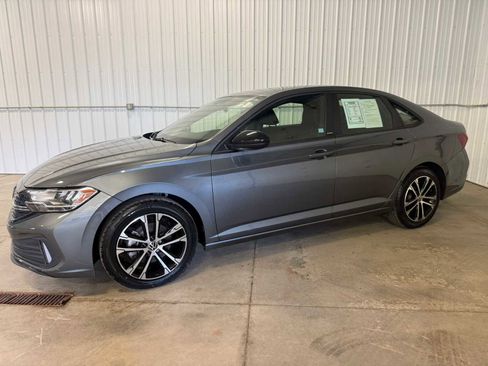 Used 2023 Volkswagen Jetta Sport FWD image 2