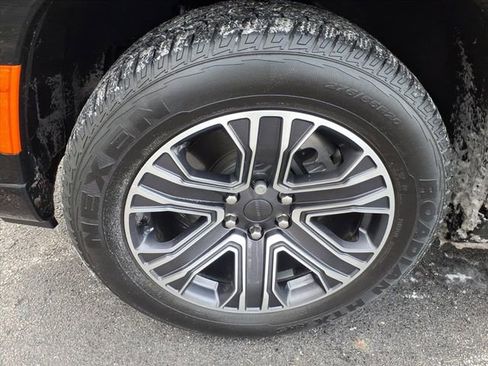 Used 2024 Jeep Wagoneer Series II w/ Flexible Seating Group image 13