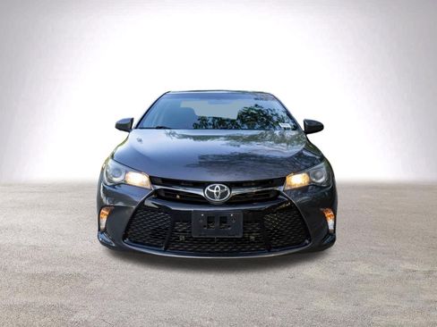 Used 2017 Toyota Camry SE image 3