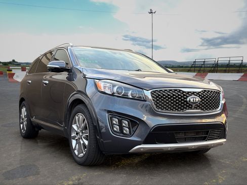 Used 2018 Kia Sorento SX FWD image 2