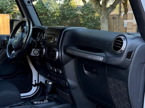 Used 2018 Jeep Wrangler Sport image 33