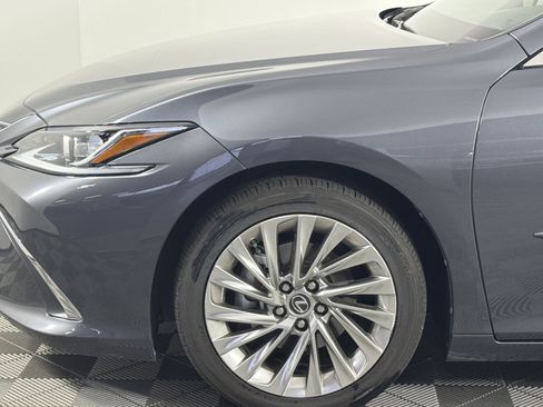 Used 2022 Lexus ES 350 w/ Luxury Package image 4
