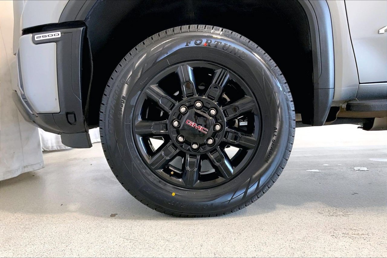 Used 2024 GMC Sierra 2500 AT4 w/ AT4 Premium Plus Package AWD/4WD image 8