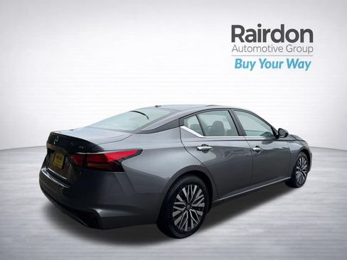 Used 2024 Nissan Altima 2.5 SV FWD image 7