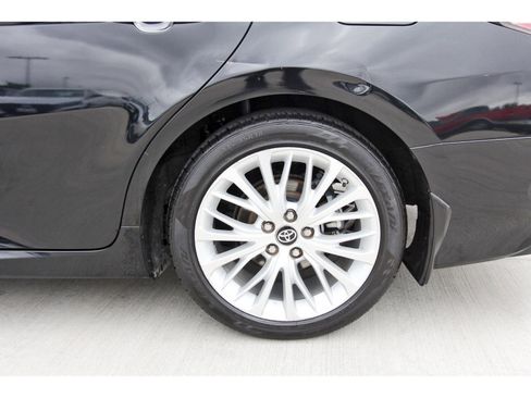 Used 2018 Toyota Camry L image 32