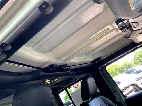 Used 2023 Jeep Wrangler Unlimited Sahara w/ Cold Weather Group AWD/4WD image 11