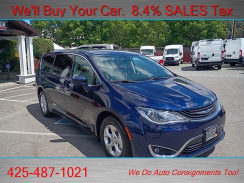 Used 2018 Chrysler Pacifica Touring Plus FWD image 3