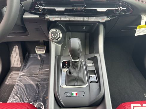 New 2026 Alfa Romeo Tonale AWD/4WD image 16