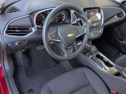 Used 2025 Chevrolet Malibu LT image 9