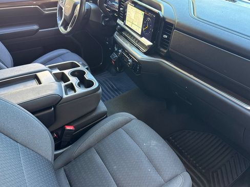 Used 2022 Chevrolet Silverado 1500 LT AWD/4WD image 19