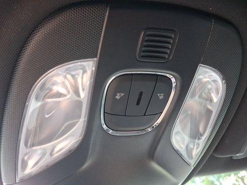Used 2023 Jeep Compass Latitude AWD/4WD image 32