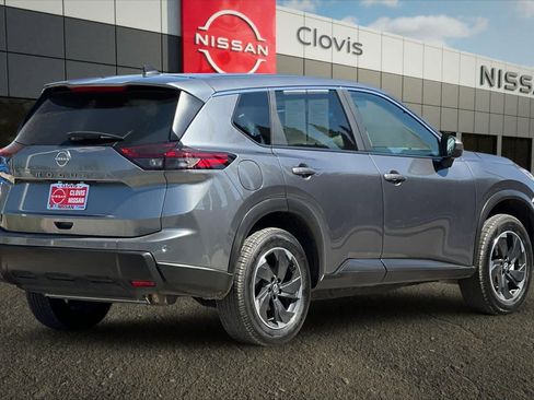 Used 2025 Nissan Rogue SV image 3